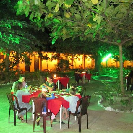 Shahira Hotel Nilaveli Buitenkant foto