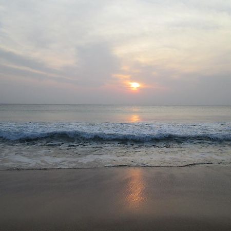 Shahira Hotel Nilaveli Buitenkant foto