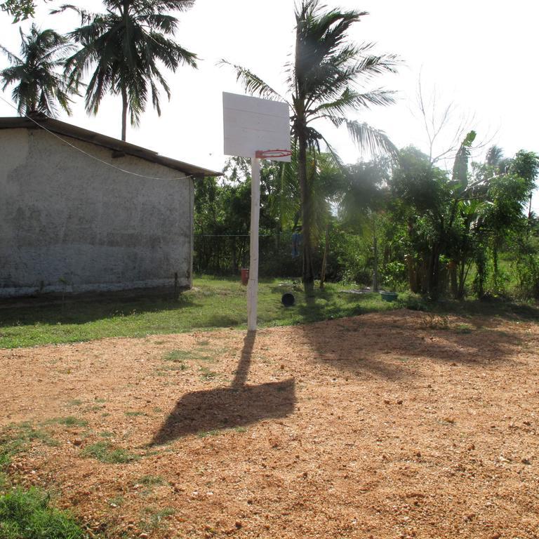 Shahira Hotel Nilaveli Buitenkant foto