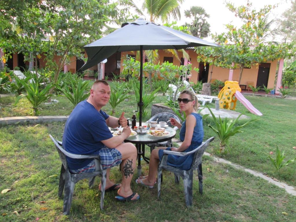 Shahira Hotel Nilaveli Buitenkant foto