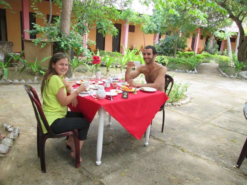 Shahira Hotel Nilaveli Buitenkant foto
